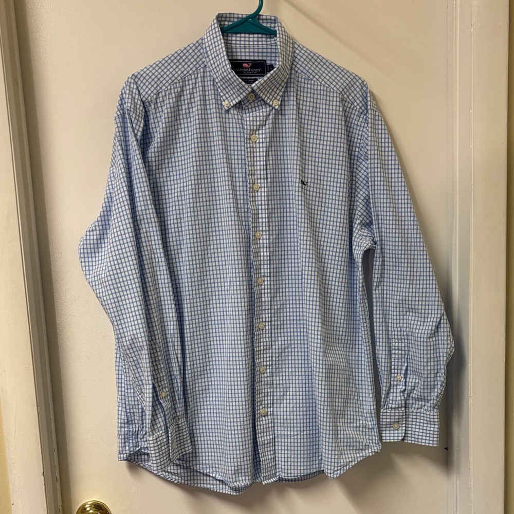 Vineyard Vines Mens long sleeved button down shirt
